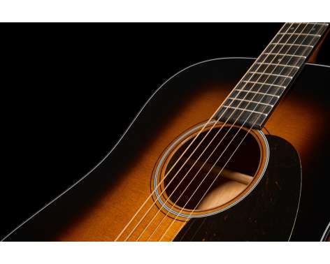 Martin Guitars D-18 Sunburst