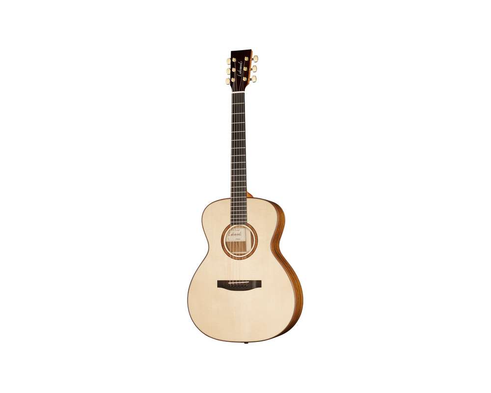 Lakewood M-18 Eigenart